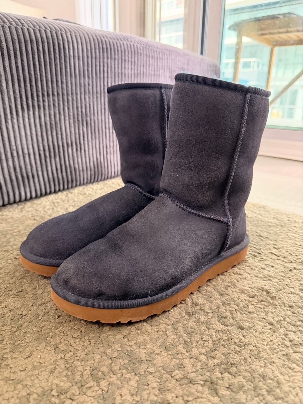 UGG  Classic Short Suede Winter Boots in Navy Blue
